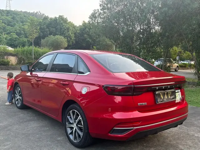 Geely Emgrand — Фото автомобиля 14