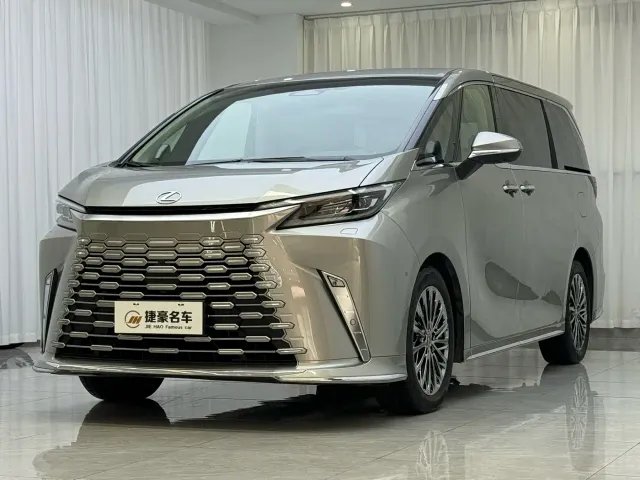 Фотография автомобиля — Lexus LM