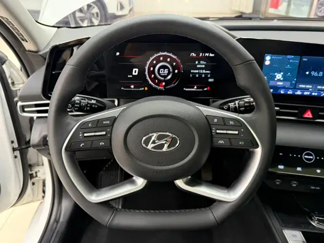 Hyundai Elantra — Фото автомобиля 11