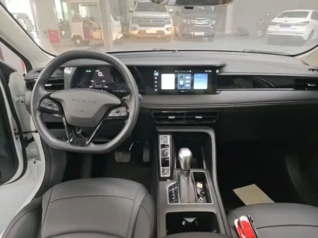 Roewe i5 — Фото автомобиля 9