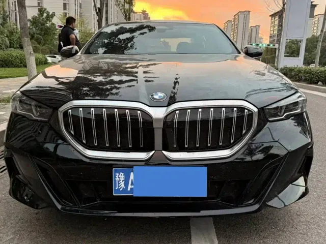 BMW 5 Series — Фото автомобиля 2