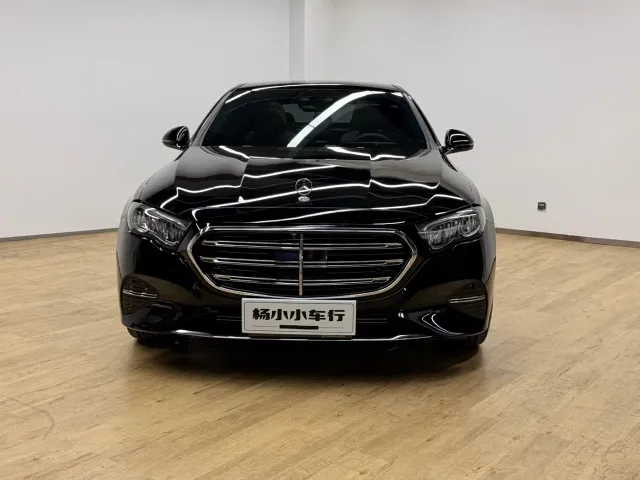 Mercedes-Benz E-Class — Фото автомобиля 2
