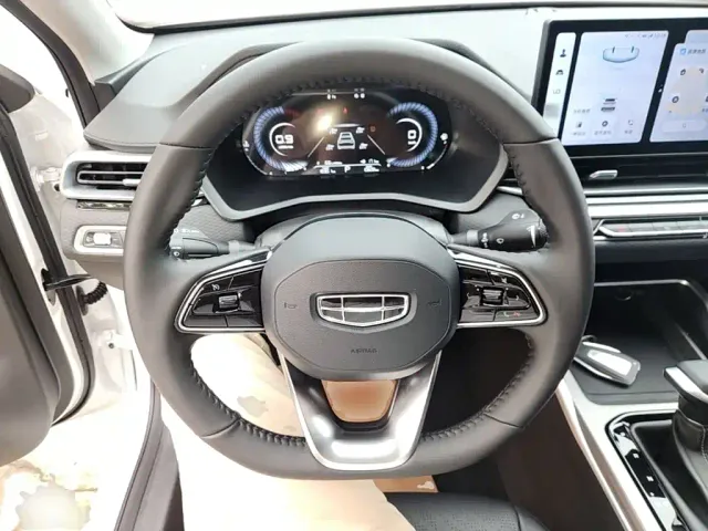 Geely Emgrand — Фото автомобиля 10