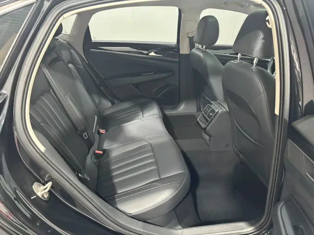 Volkswagen Passat — Фото автомобиля 8