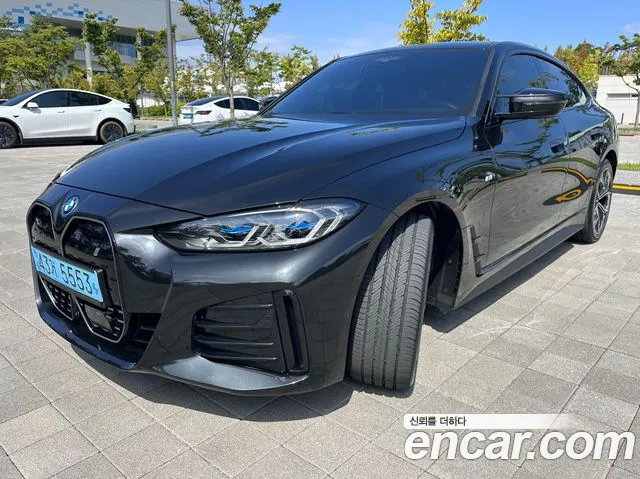 BMW i4 — Фото автомобиля 5