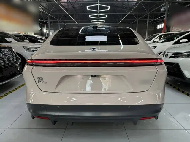 Nio ET5 — Фото автомобиля 5