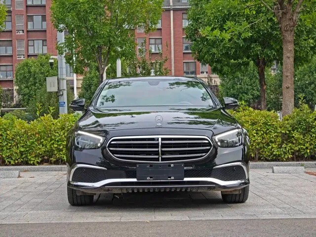 Mercedes-Benz E-Class — Фото автомобиля 2
