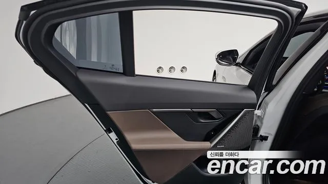 BMW 5 Series G60 — Фото автомобиля 25