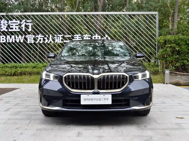 BMW 5 Series — Фото автомобиля 4