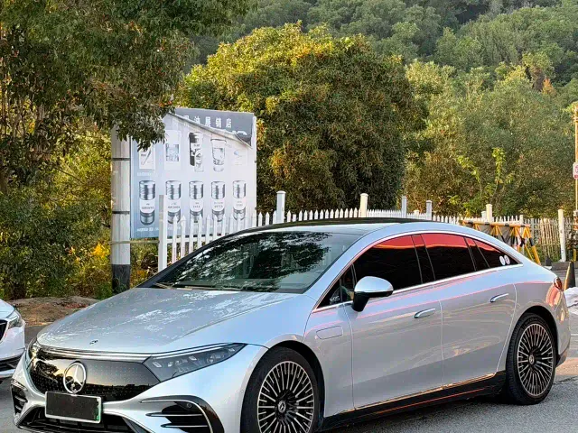 Фотография автомобиля — Mercedes-Benz EQS
