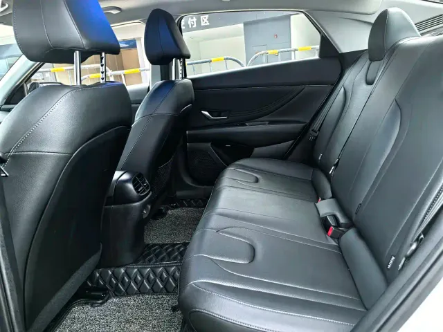 Hyundai Elantra — Фото автомобиля 7
