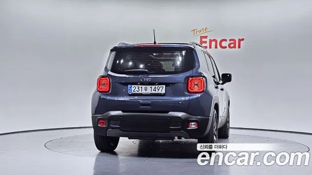 Jeep Renegade — Фото автомобиля 3