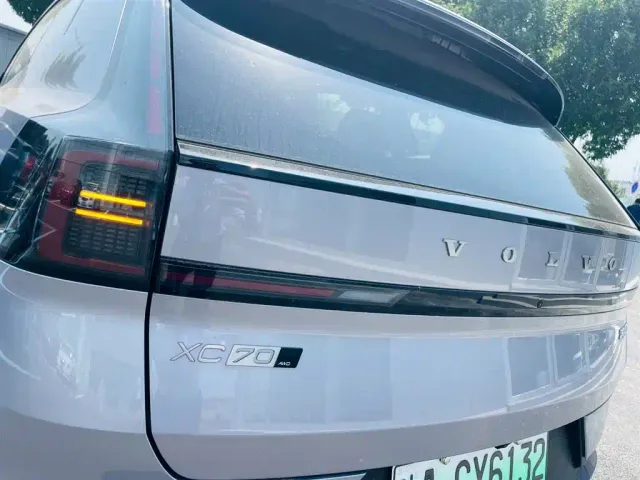 Volvo XC70 Plug-in Hybrid — Фото автомобиля 7