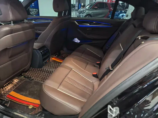 BMW 5 Series — Фото автомобиля 9
