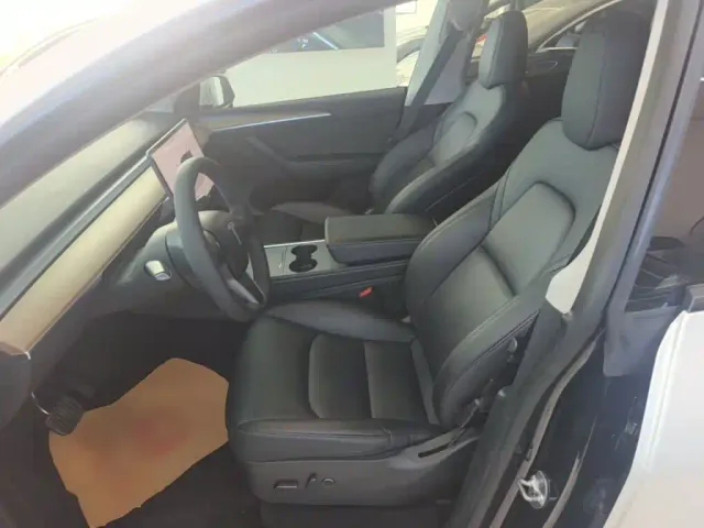 Tesla Model Y — Фото автомобиля 14