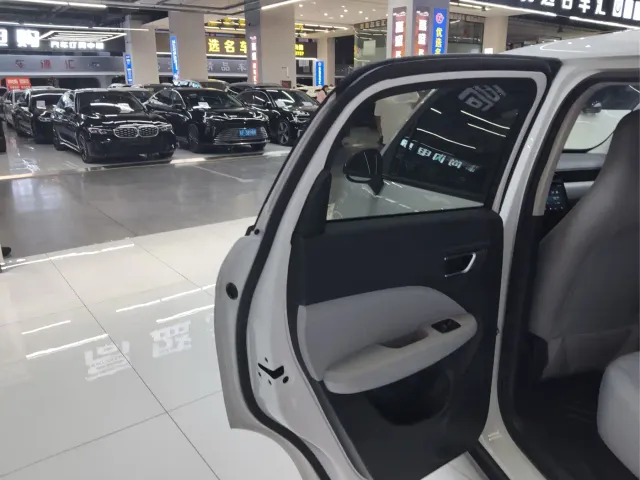 Leapmotor T03 — Фото автомобиля 9