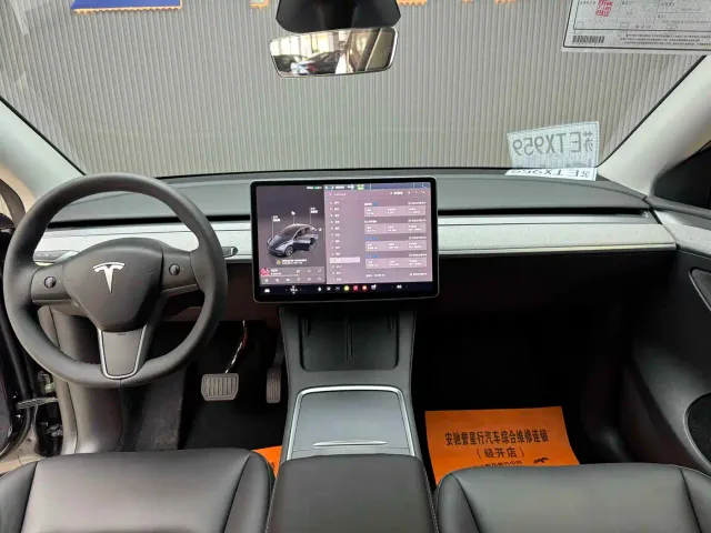 Tesla Model Y — Фото автомобиля 8