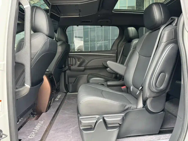 Toyota Granvia — Фото автомобиля 13