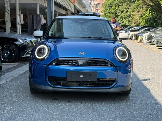 MINI Hatch — Фото автомобиля 2