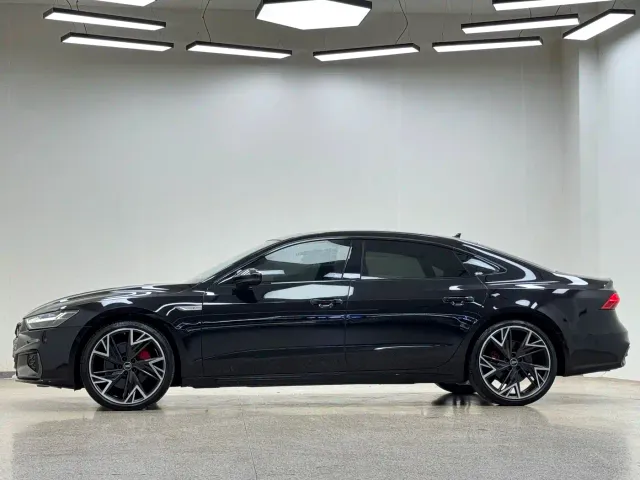 Audi A7L — Фото автомобиля 4