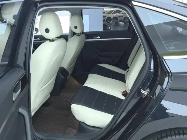 Volkswagen Lavida — Фото автомобиля 11