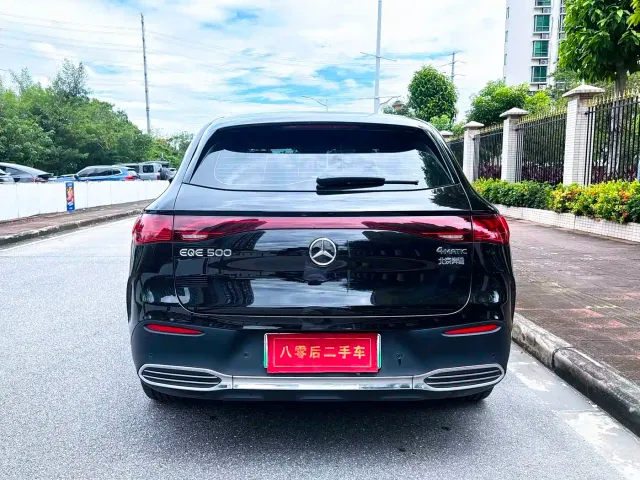 Mercedes-Benz EQE SUV — Фото автомобиля 6