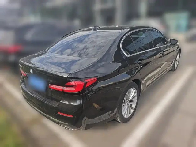 BMW 5 Series — Фото автомобиля 9