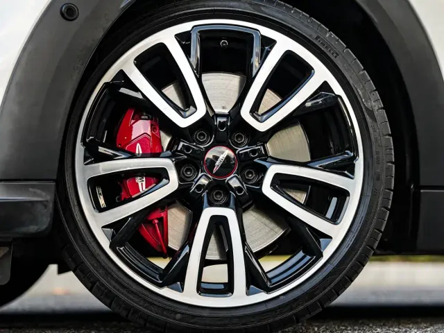 MINI John Cooper Works — Фото автомобиля 7