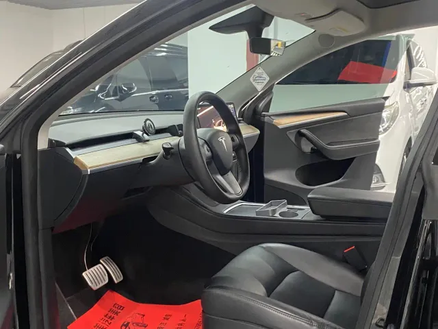 Tesla Model Y — Фото автомобиля 6