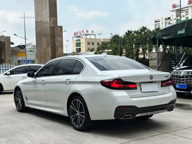 BMW 5 Series — Фото автомобиля 4