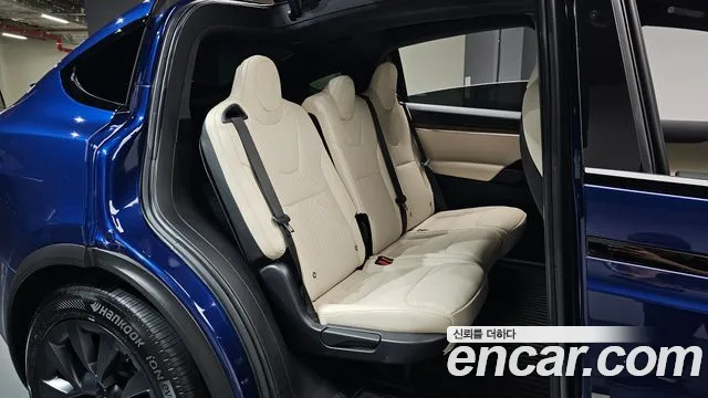 Tesla Model X — Фото автомобиля 10