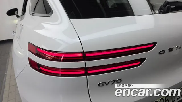 Genesis GV70 — Фото автомобиля 23