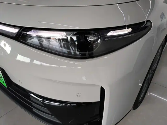 Leapmotor C10 — Фото автомобиля 23