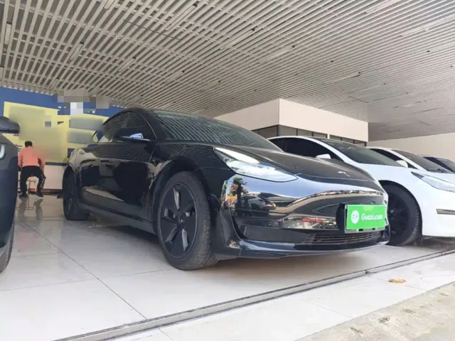 Tesla Model 3 — Фото автомобиля 3