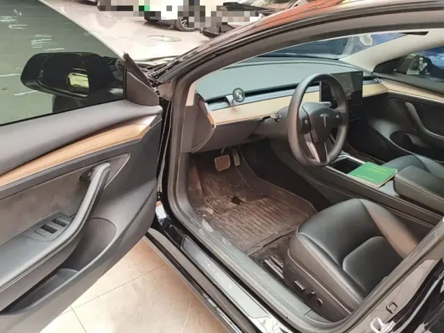 Tesla Model 3 — Фото автомобиля 15