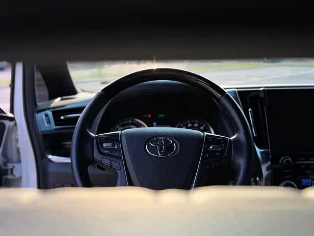 Toyota Vellfire — Фото автомобиля 15
