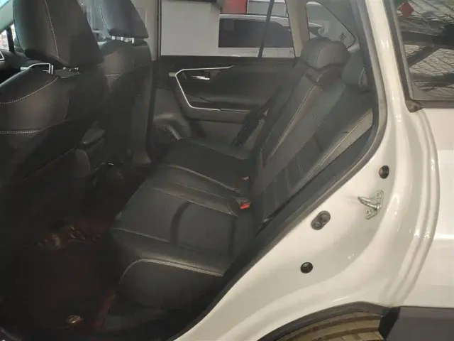 Toyota RAV4 — Фото автомобиля 16