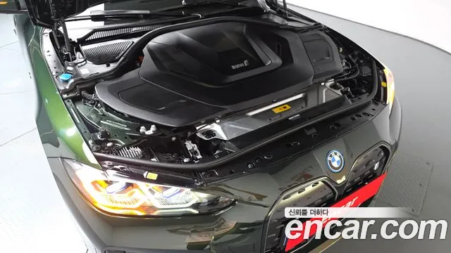 BMW i4 — Фото автомобиля 9