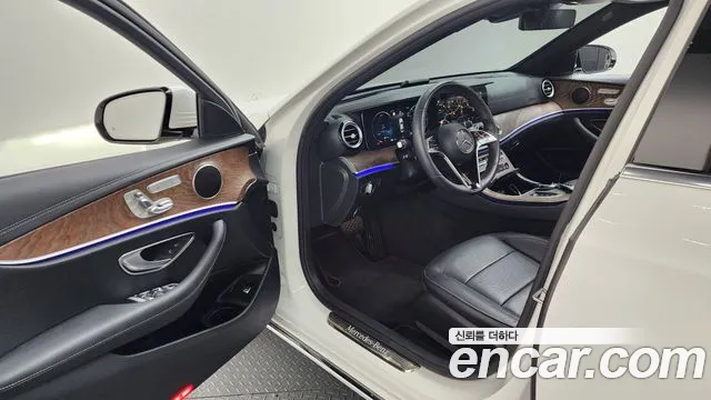Mercedes-Benz E-Class — Фото автомобиля 10
