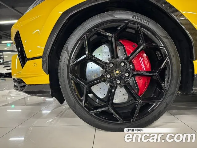 Lamborghini Urus — Фото автомобиля 16