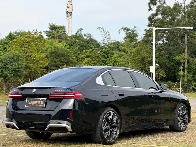 BMW 5 Series — Фото автомобиля 6