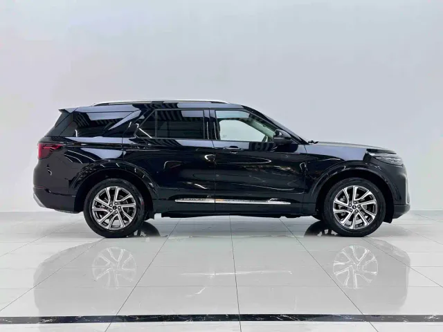 Ford Explorer — Фото автомобиля 4