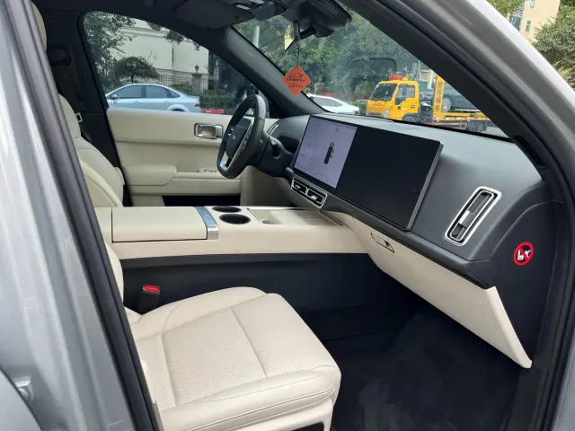 Li Auto L7 — Фото автомобиля 6
