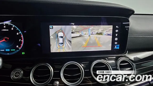 Mercedes-Benz E-Class — Фото автомобиля 11