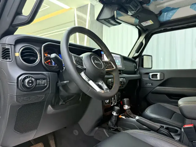Jeep Wrangler — Фото автомобиля 5