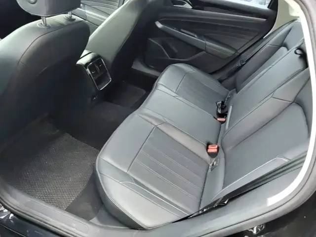 Volkswagen Passat 2025 Outstanding 280TSI Business Edition — Фото автомобиля 16