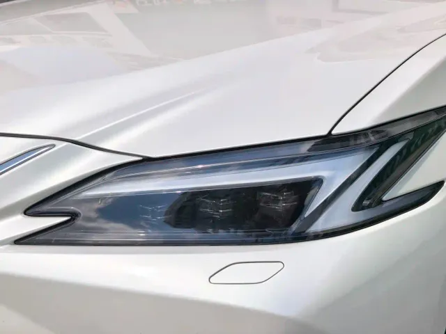 Lexus ES — Фото автомобиля 8