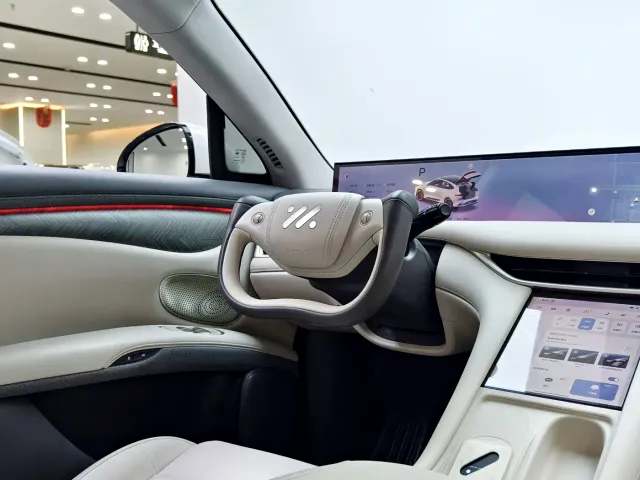 IM Motors LS6 — Фото автомобиля 17