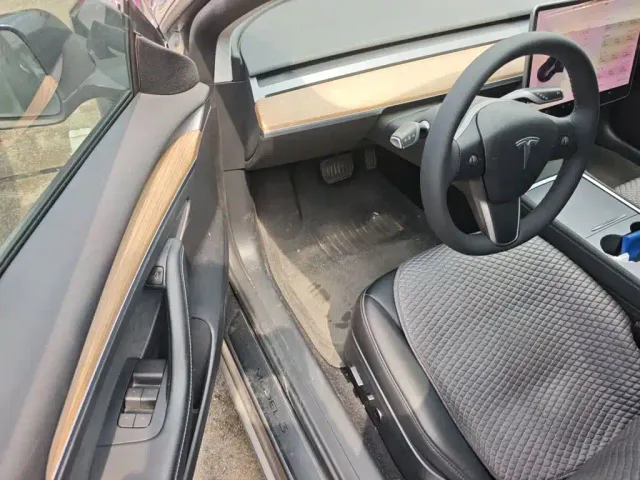 Tesla Model 3 — Фото автомобиля 13