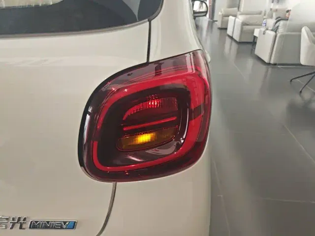 Wuling Hongguang Mini EV — Фото автомобиля 7